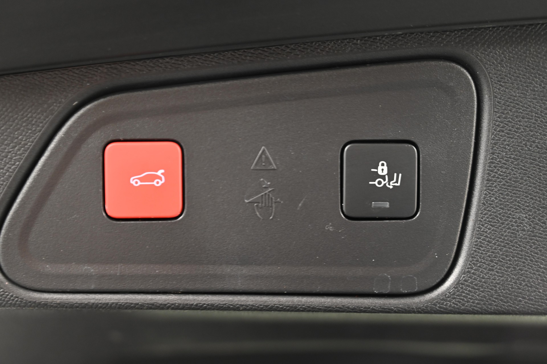 PEUGEOT 3008 1.6 Plug-in Hybrid4 GT Pack-image-17