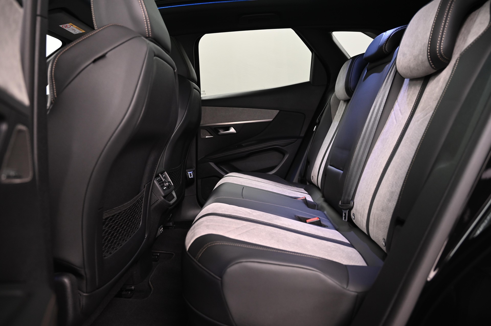 PEUGEOT 3008 1.6 Plug-in Hybrid4 GT Pack-image-6