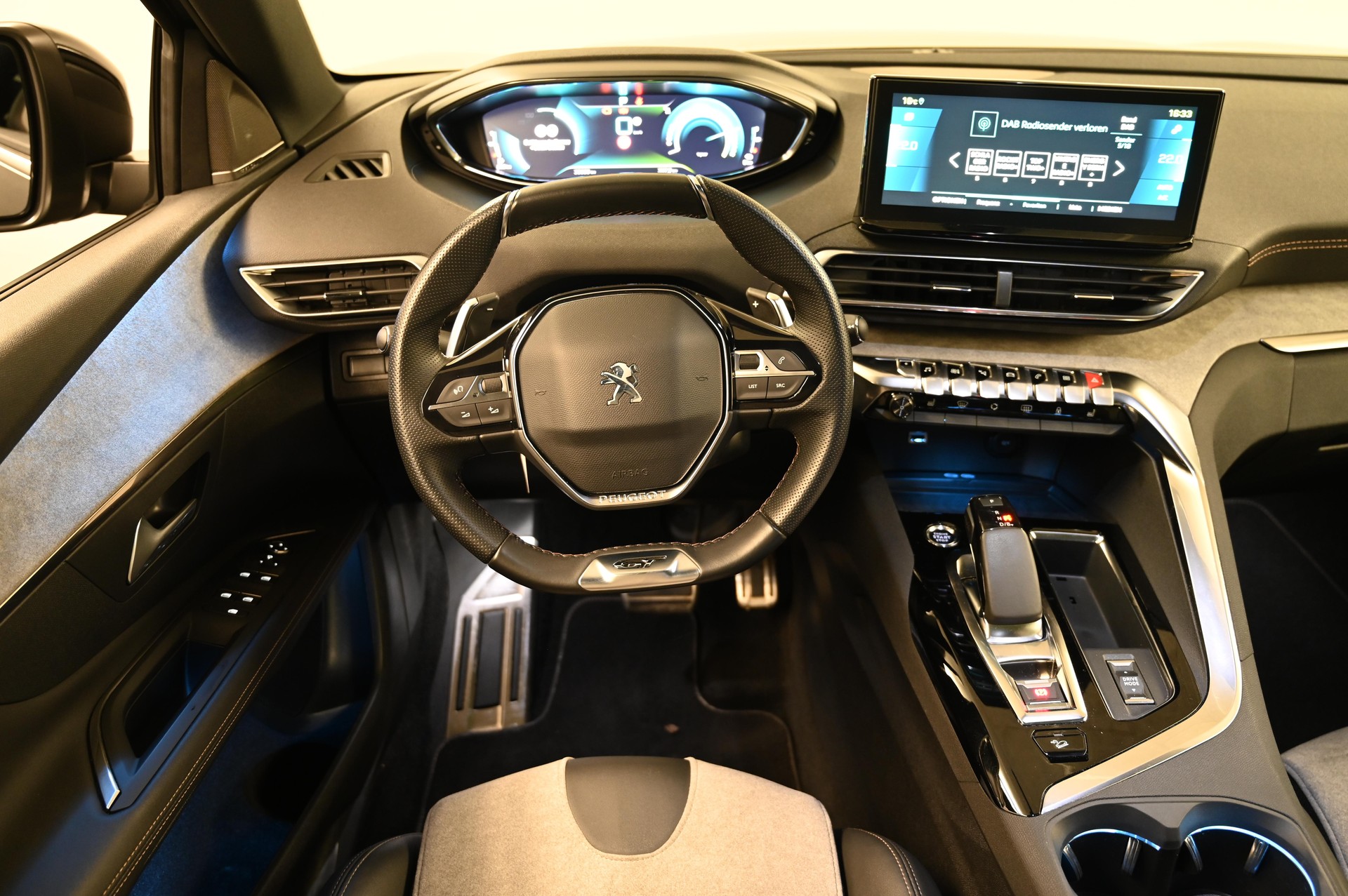 PEUGEOT 3008 1.6 Plug-in Hybrid4 GT Pack-image-7