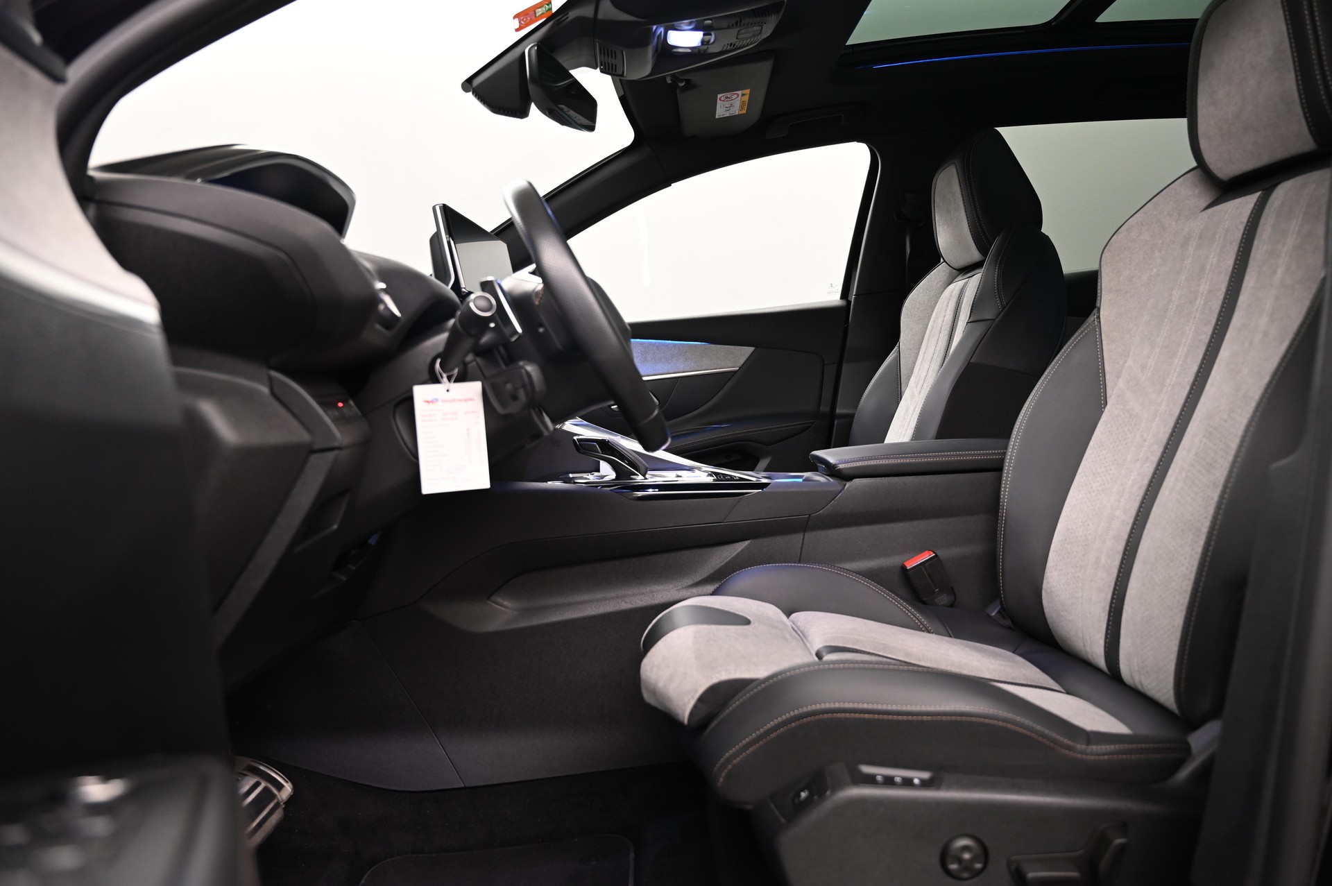 PEUGEOT 3008 1.6 Plug-in Hybrid4 GT Pack-image-5