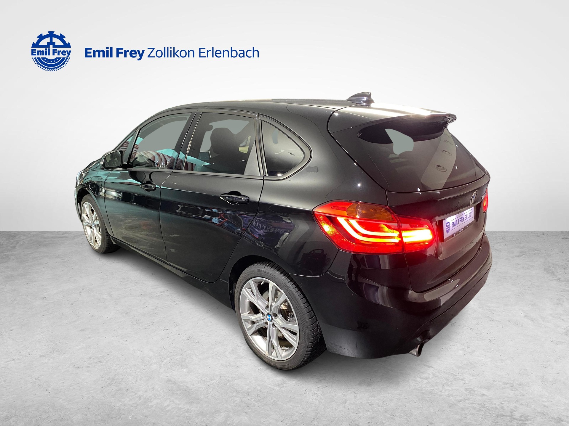 BMW 225xe Active Tourer-image-2