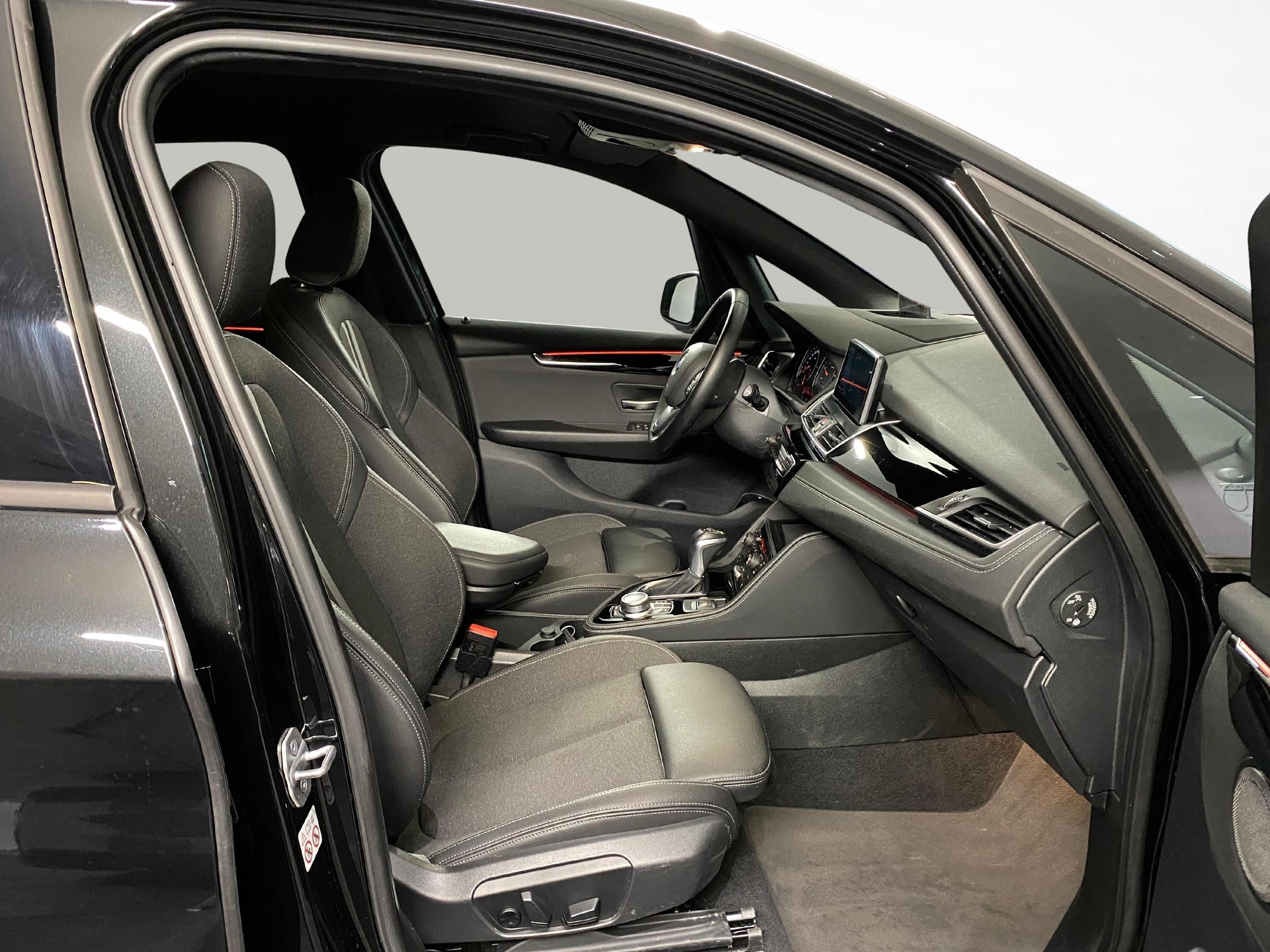 BMW 225xe Active Tourer-image-9