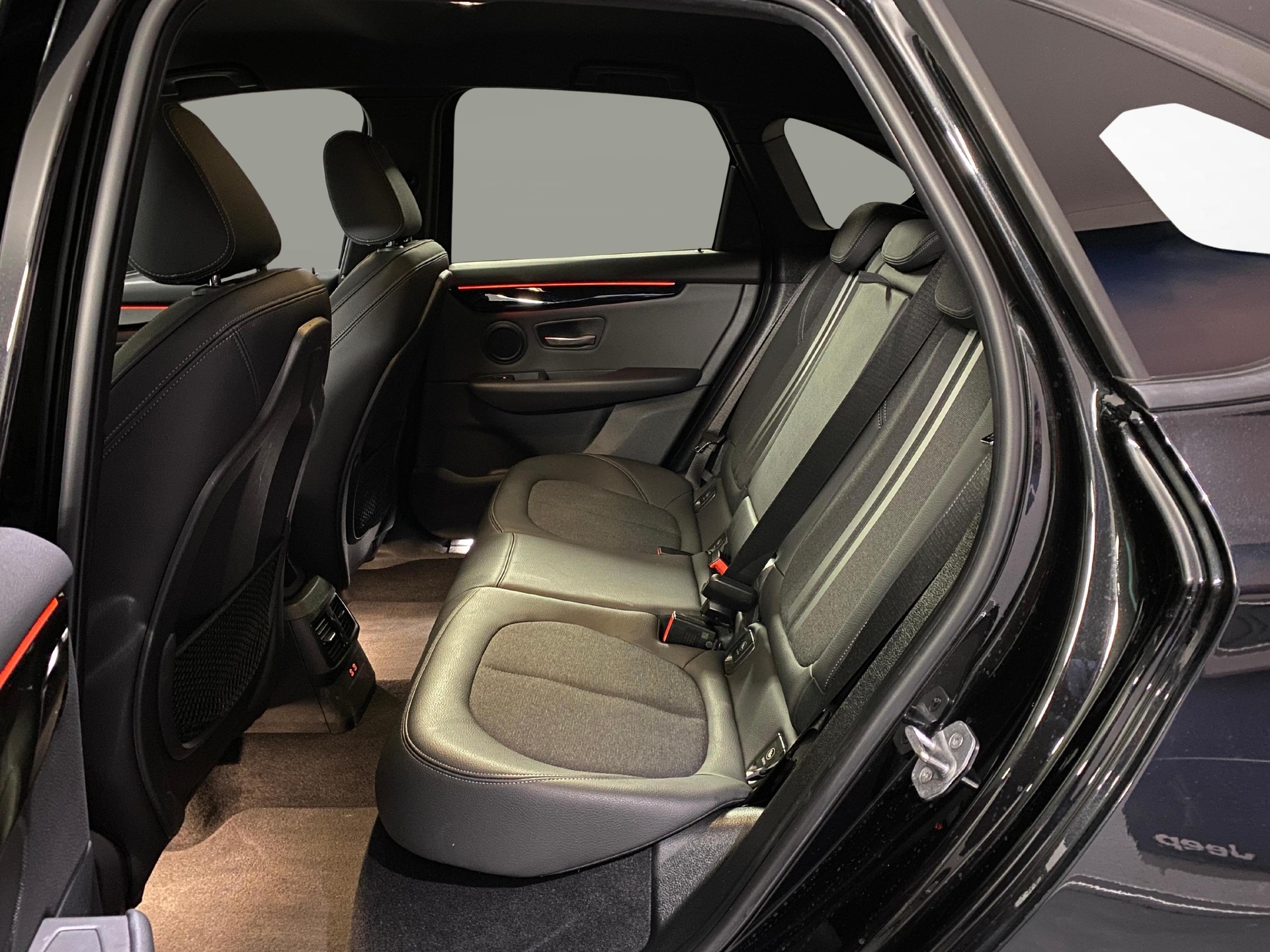 BMW 225xe Active Tourer-image-10
