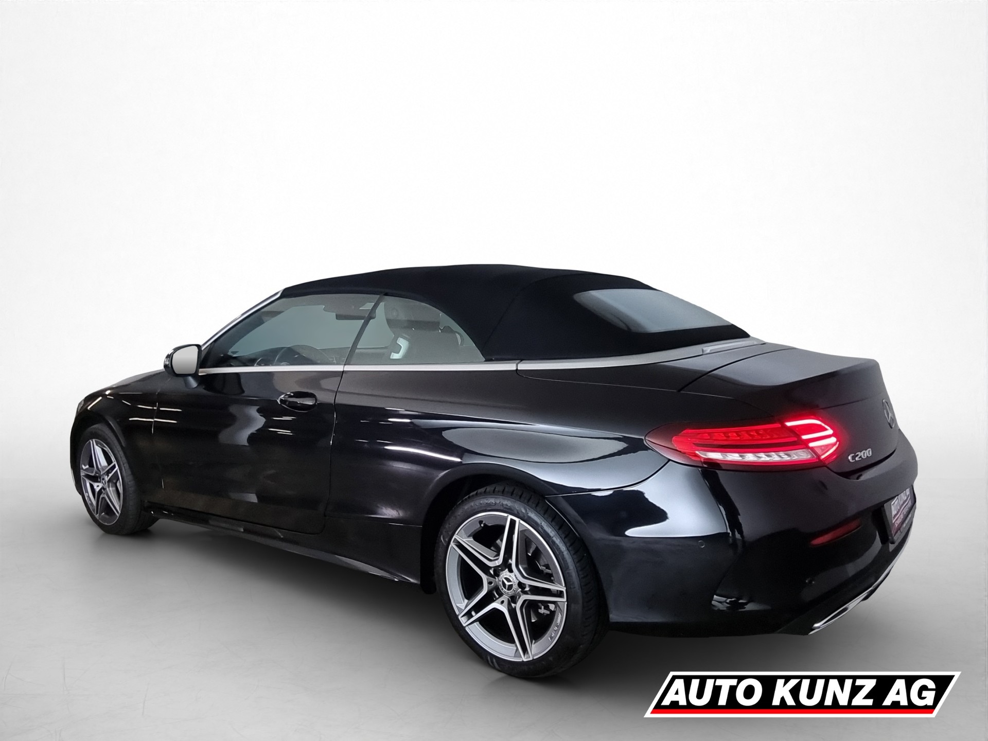 MERCEDES-BENZ C 200 AMG Line 4matic Cabriolet-showroom-element-3