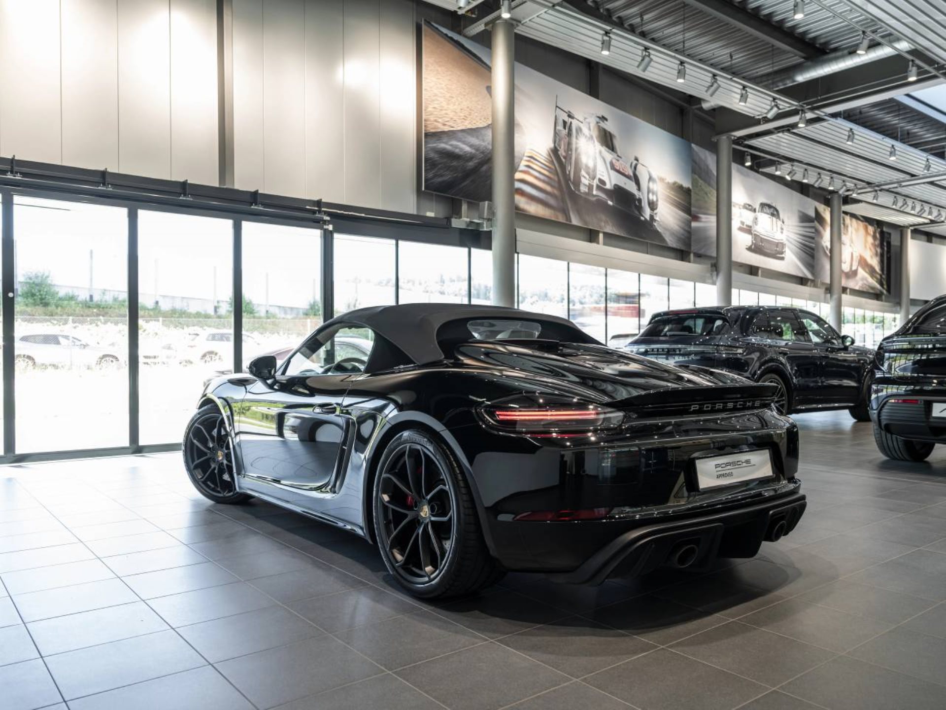 PORSCHE 718 Spyder-image-12