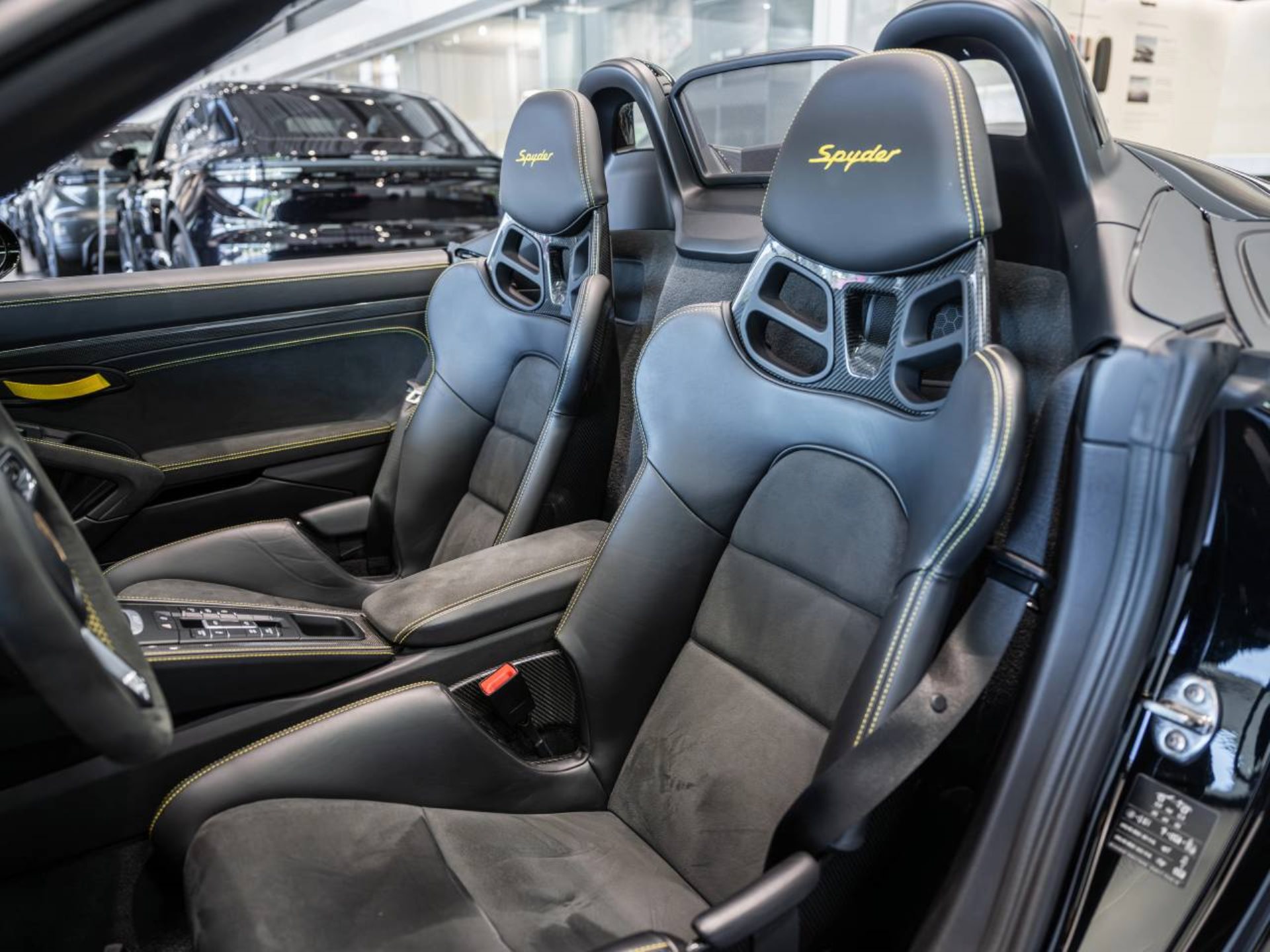 PORSCHE 718 Spyder-image-4