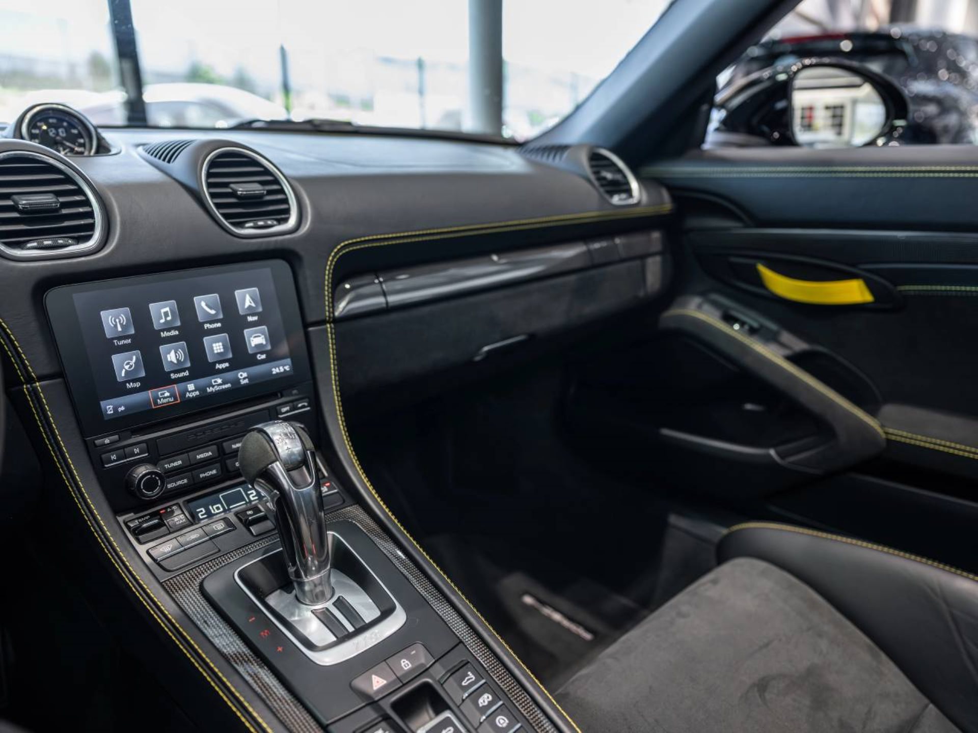 PORSCHE 718 Spyder-image-23