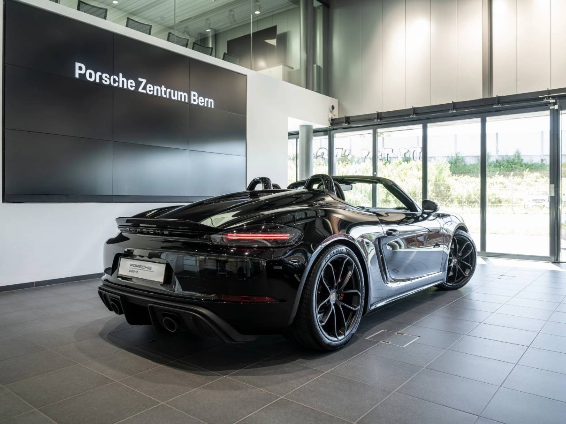 PORSCHE 718 Spyder-image-2