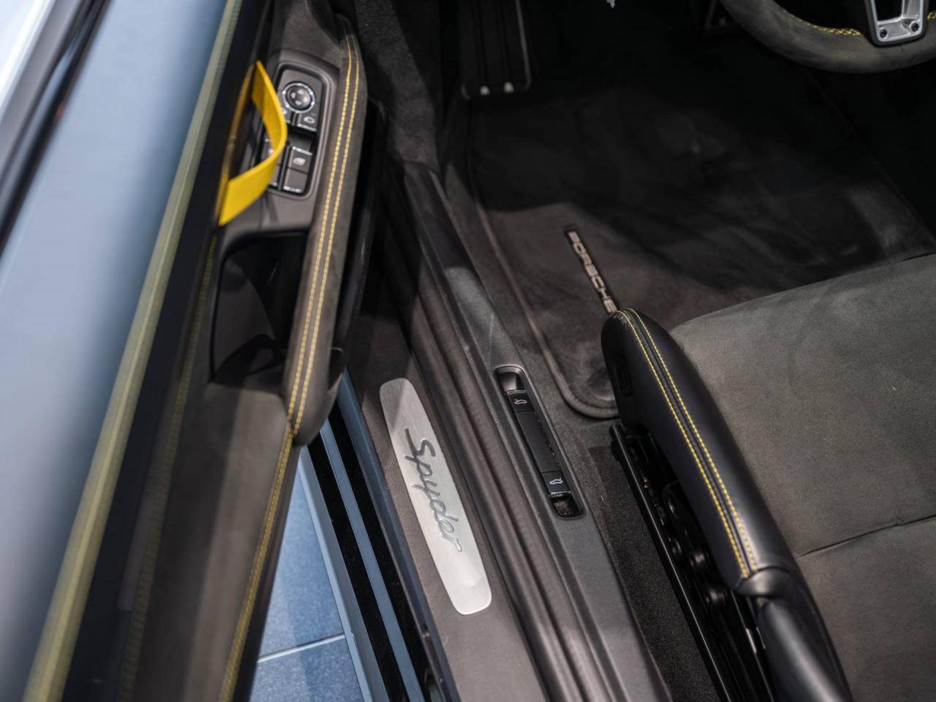 PORSCHE 718 Spyder-image-26