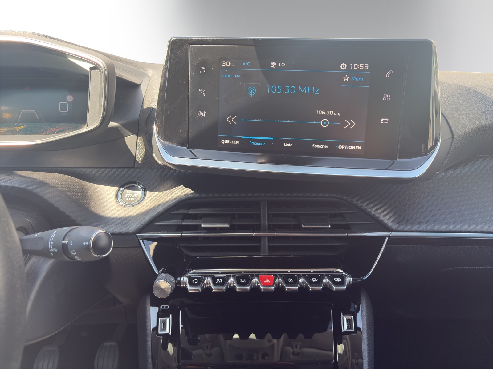PEUGEOT 208 1.2 PureTech Allure-image-16