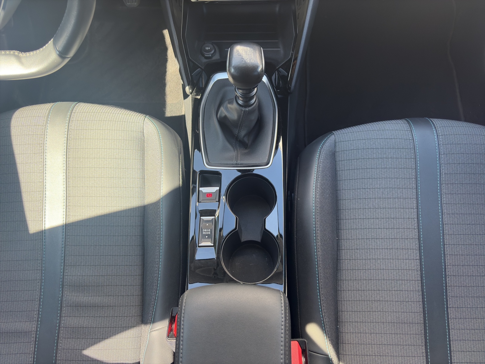 PEUGEOT 208 1.2 PureTech Allure-image-15
