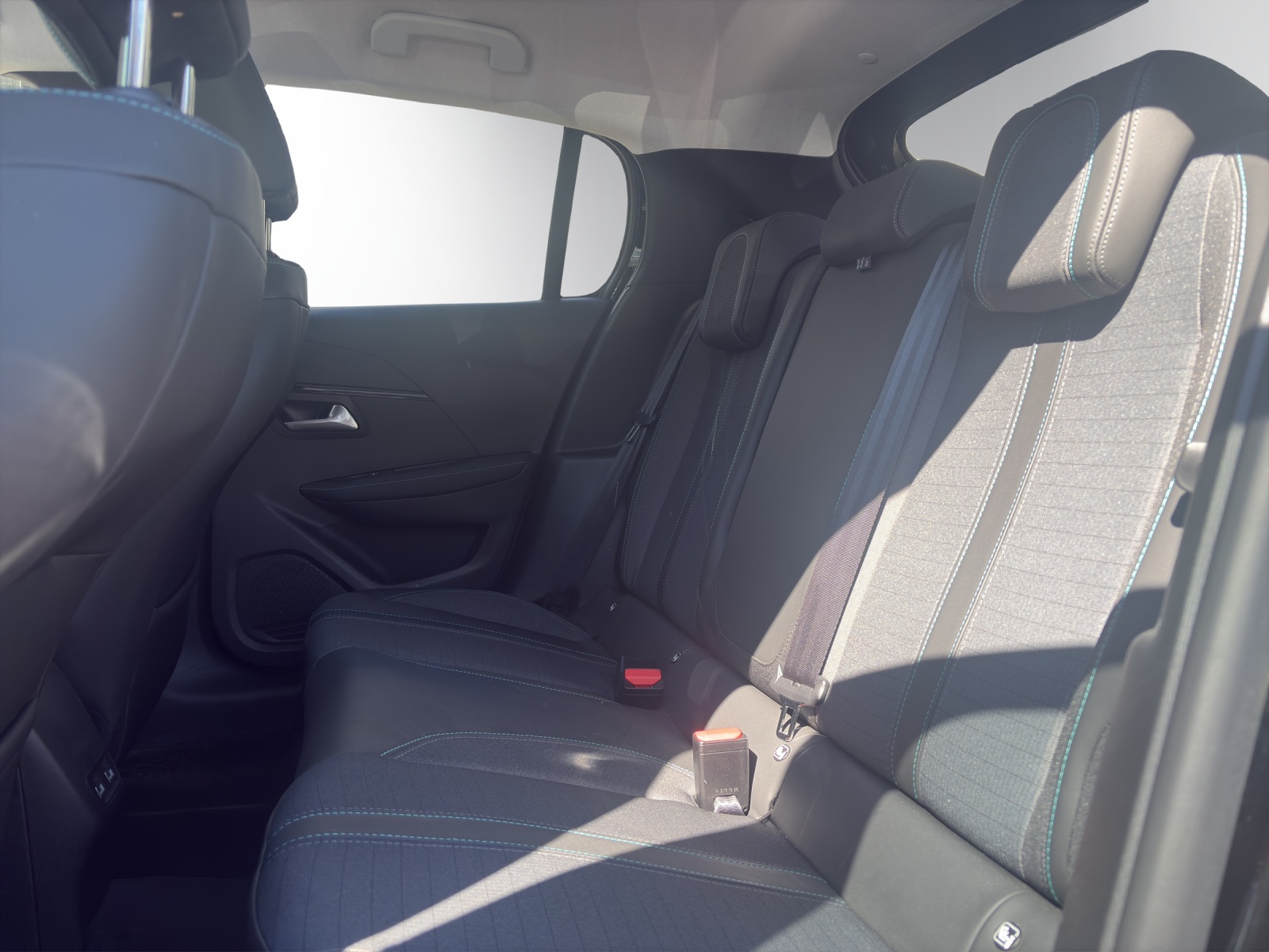 PEUGEOT 208 1.2 PureTech Allure-image-12