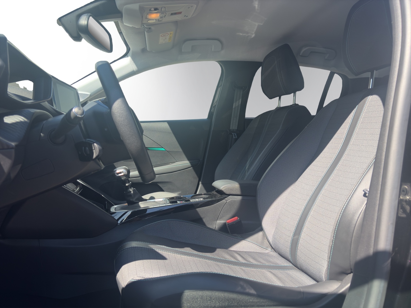 PEUGEOT 208 1.2 PureTech Allure-image-9