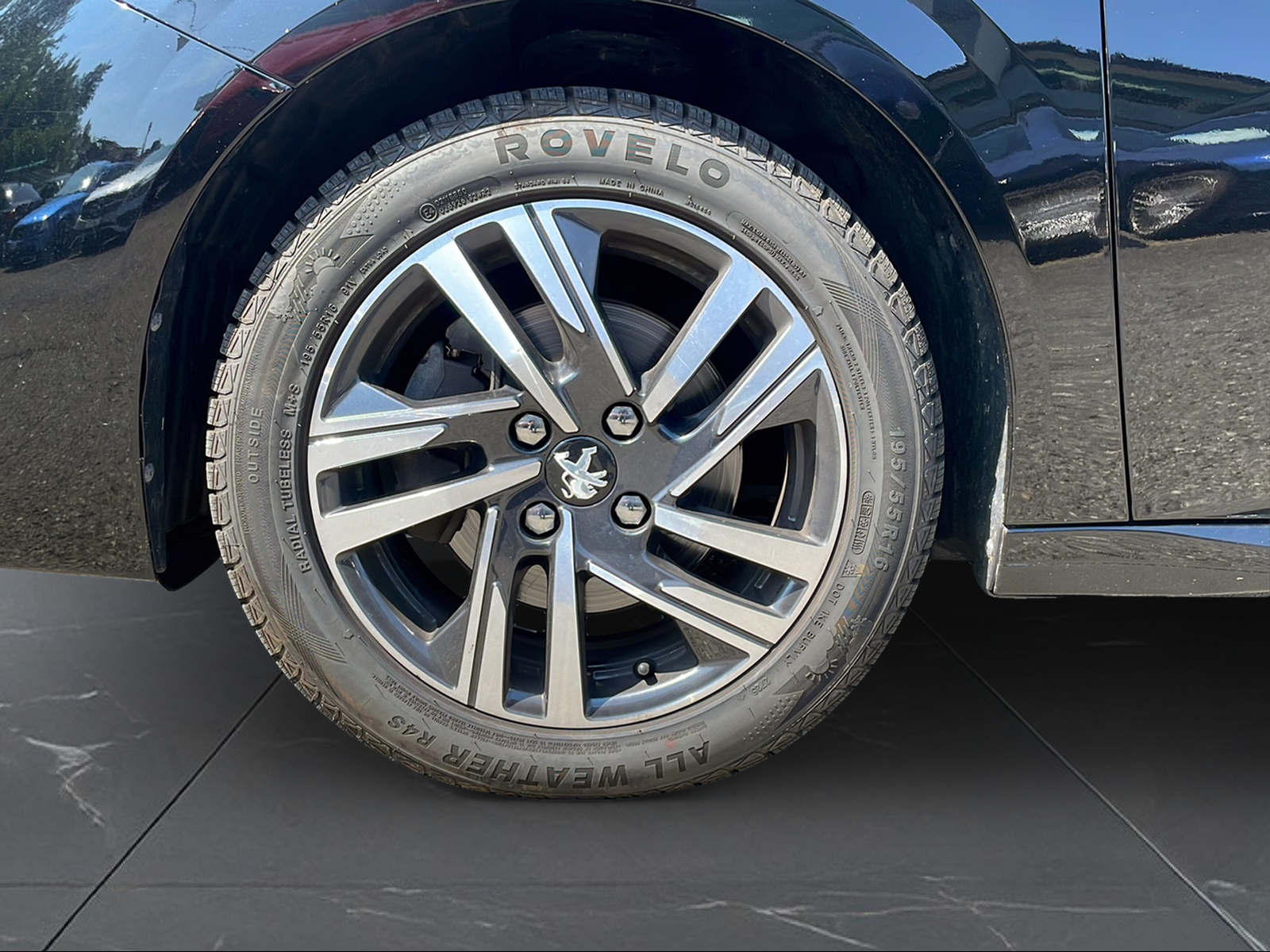 PEUGEOT 208 1.2 PureTech Allure-image-8