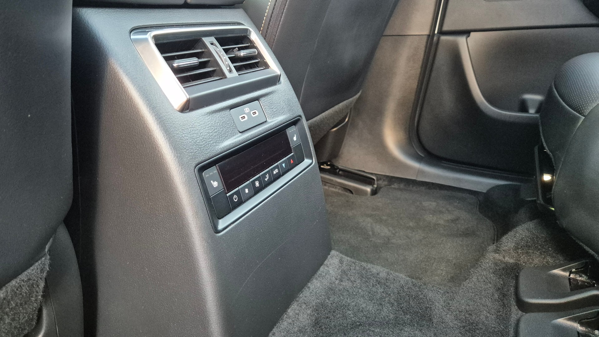 MAZDA CX-80 e-Skyactiv PHEV 327 AWD Homura Plus-image-8