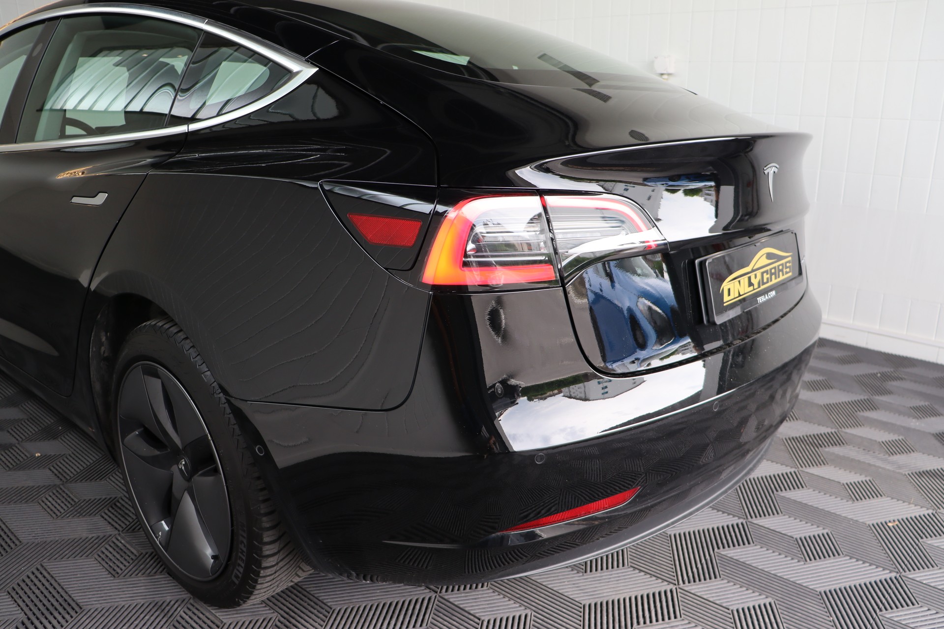 TESLA Model 3 Long Range Dual Motor AWD-image-9