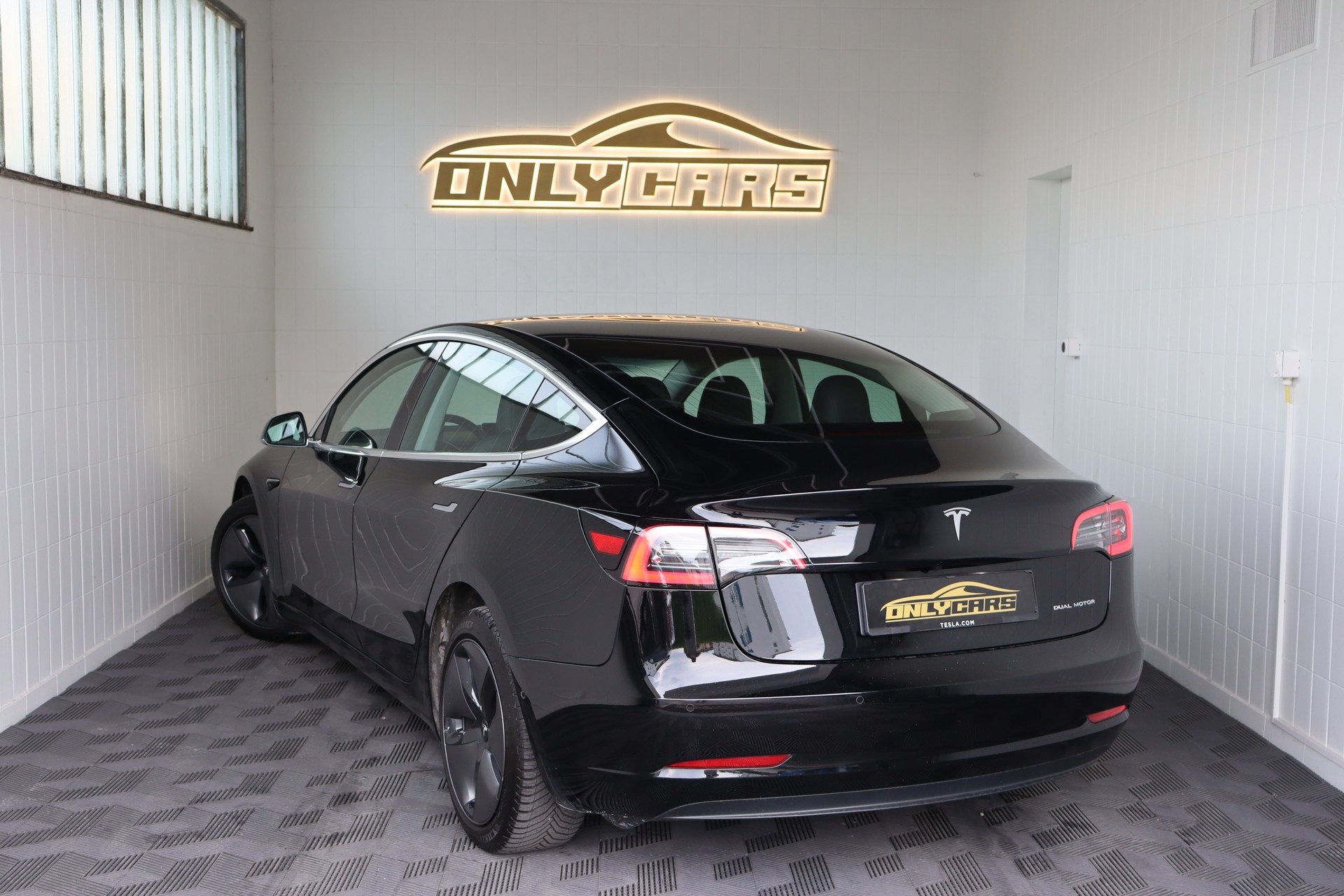TESLA Model 3 Long Range Dual Motor AWD-image-25