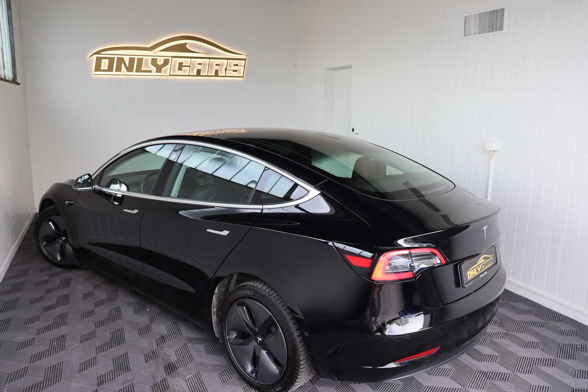 TESLA Model 3 Long Range Dual Motor AWD-image-28