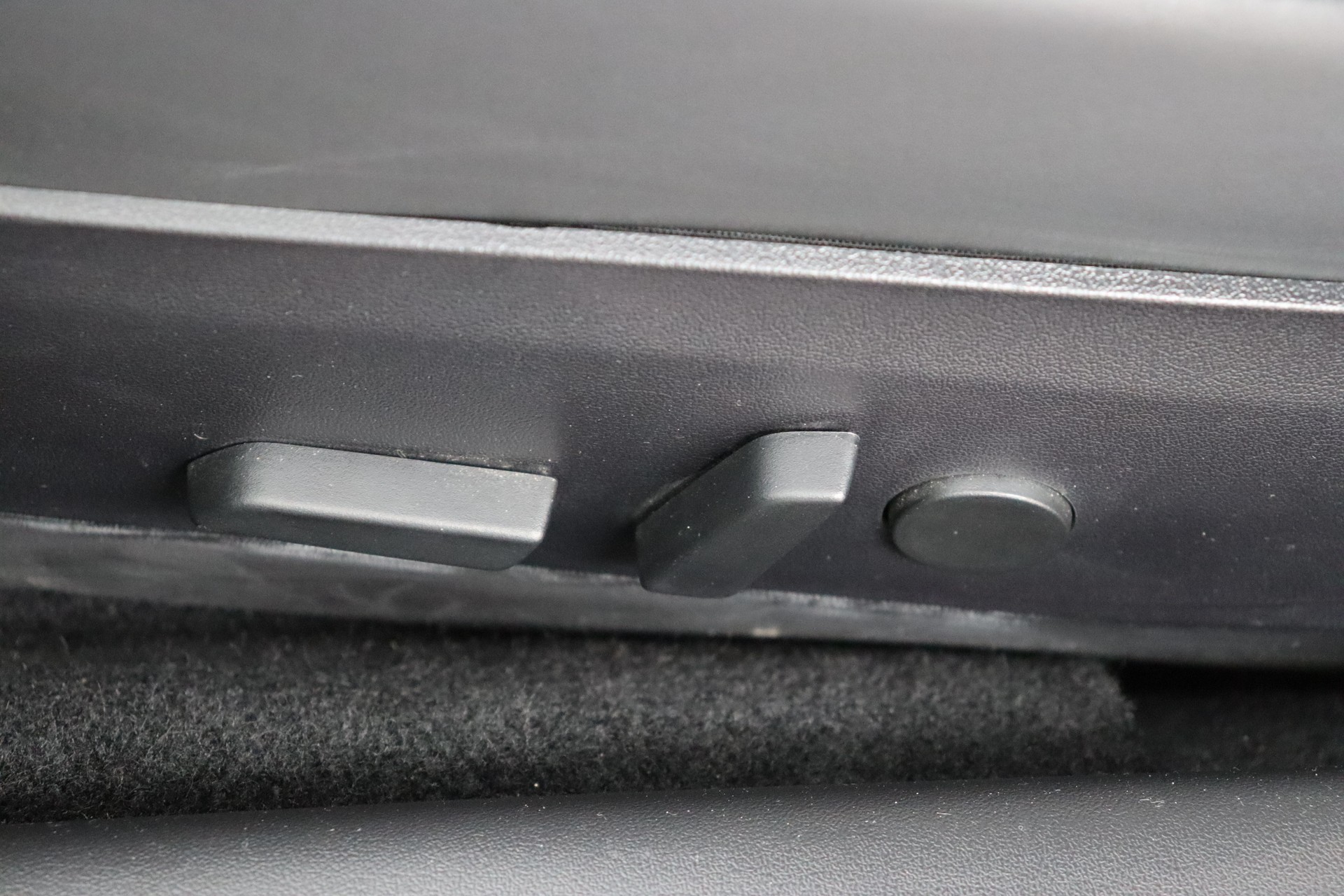 TESLA Model 3 Long Range Dual Motor AWD-image-17