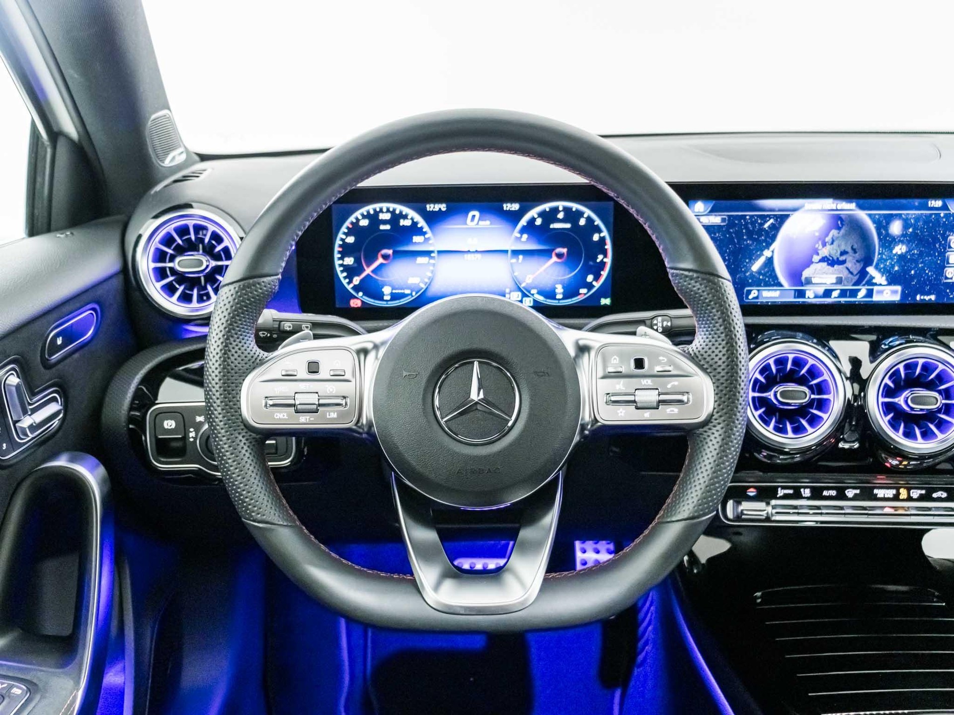 MERCEDES-BENZ A 250 4MATIC-image-10