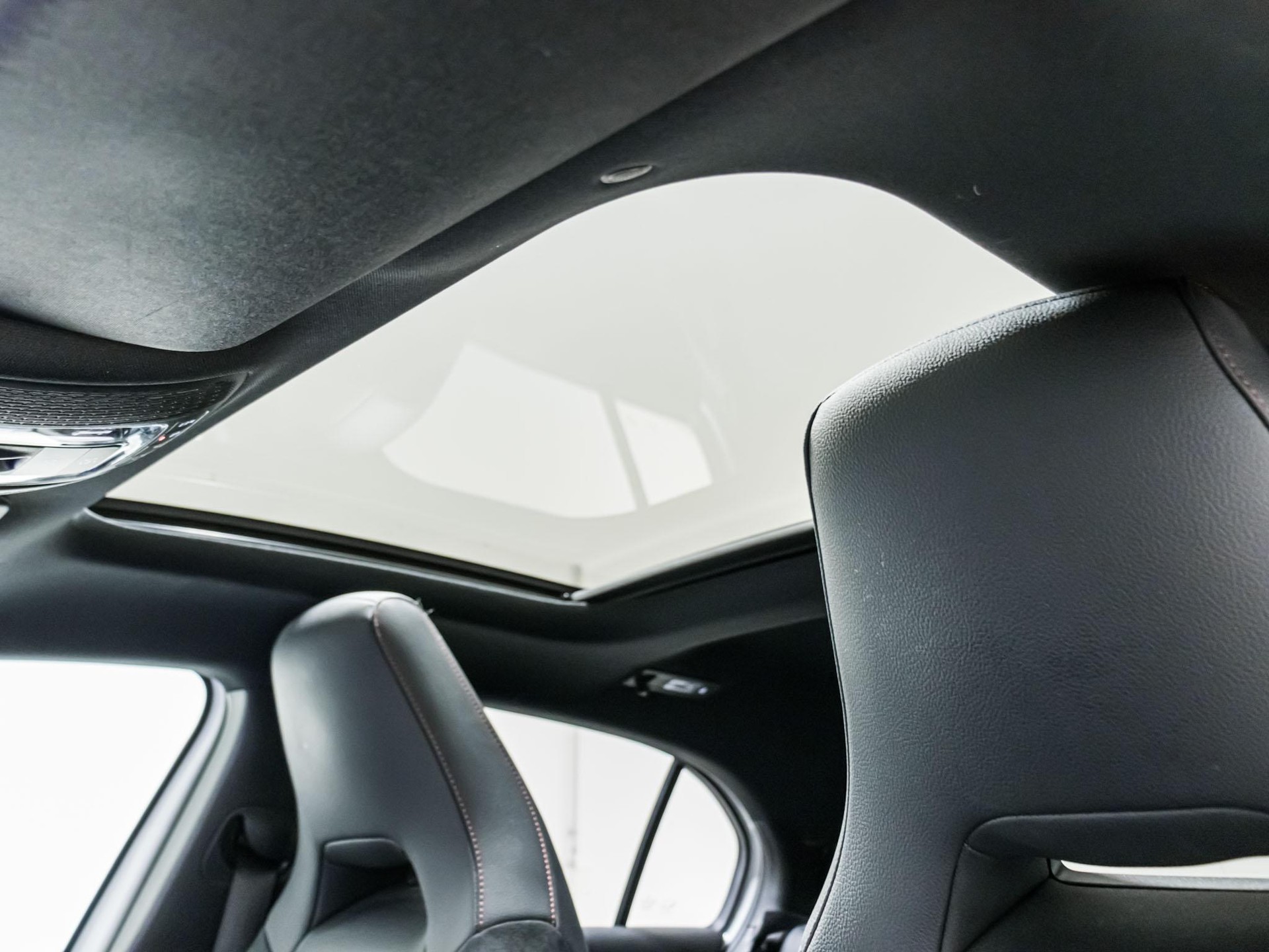 MERCEDES-BENZ A 250 4MATIC-image-8