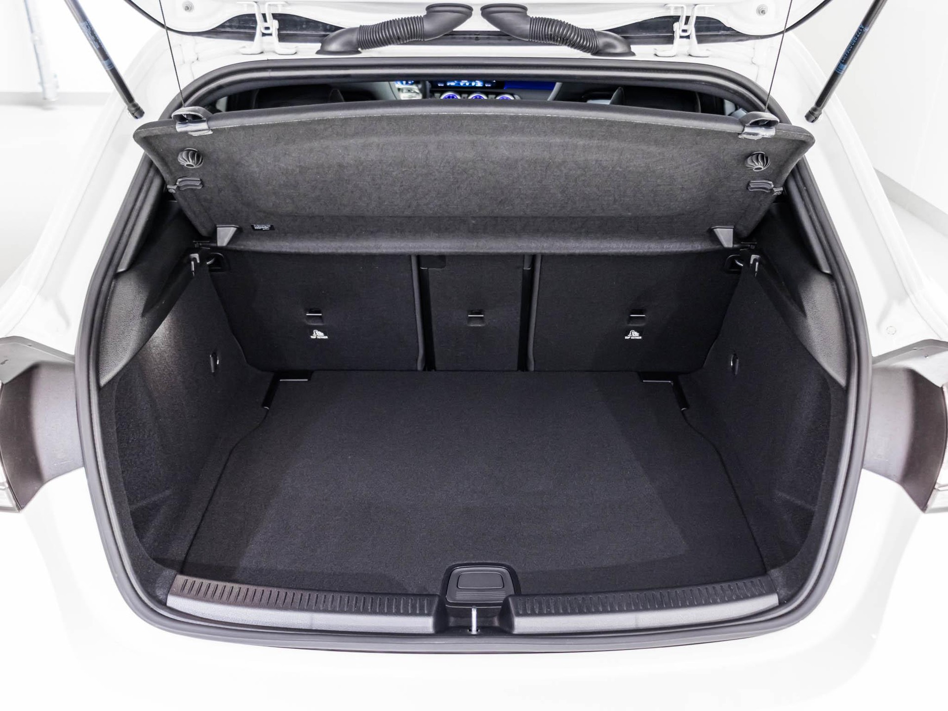 MERCEDES-BENZ A 250 4MATIC-image-13