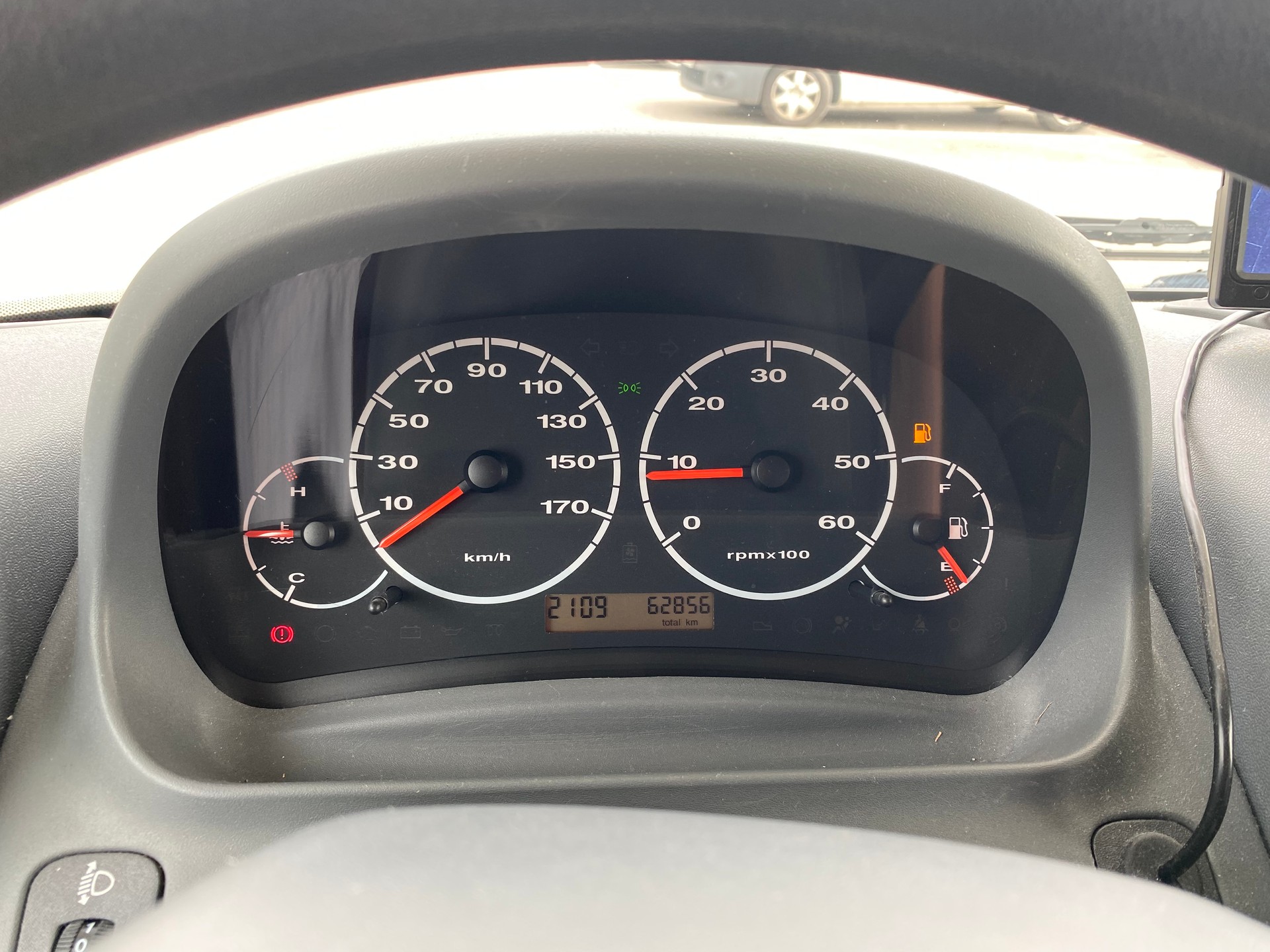 EURA MOBIL S-635-VB-image-5