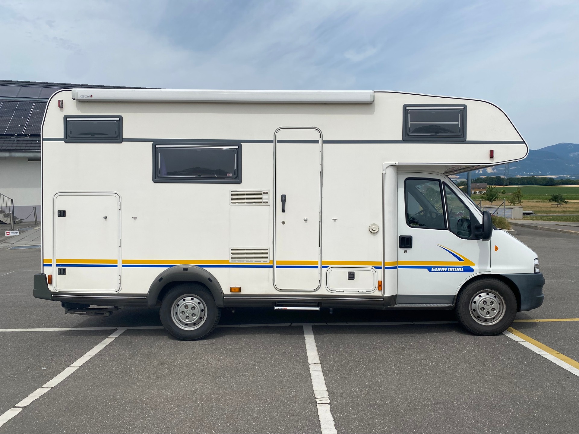 EURA MOBIL S-635-VB-image-1