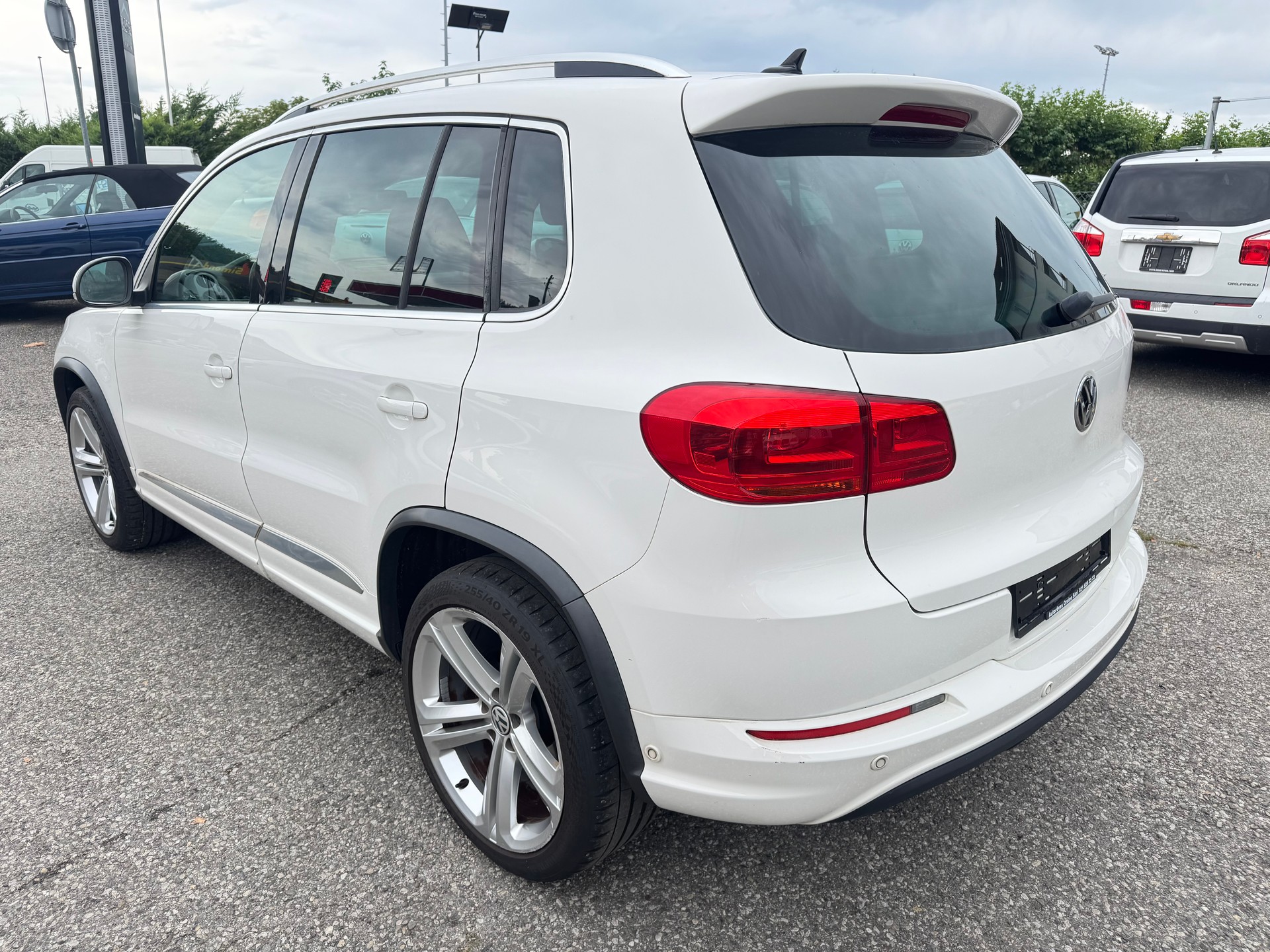 VW Tiguan 2.0 TSI R-Line Design 4Motion-showroom-element-3