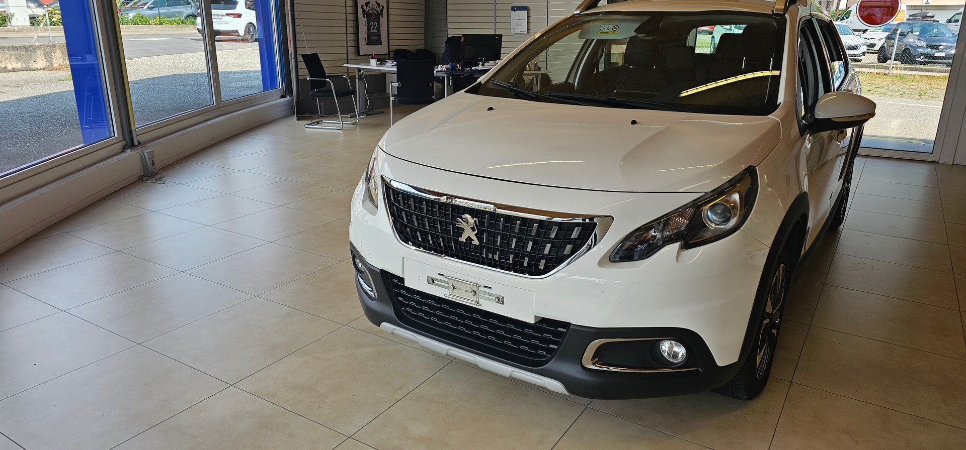 PEUGEOT 2008 1.2 PureTech Allure EAT6-image-1