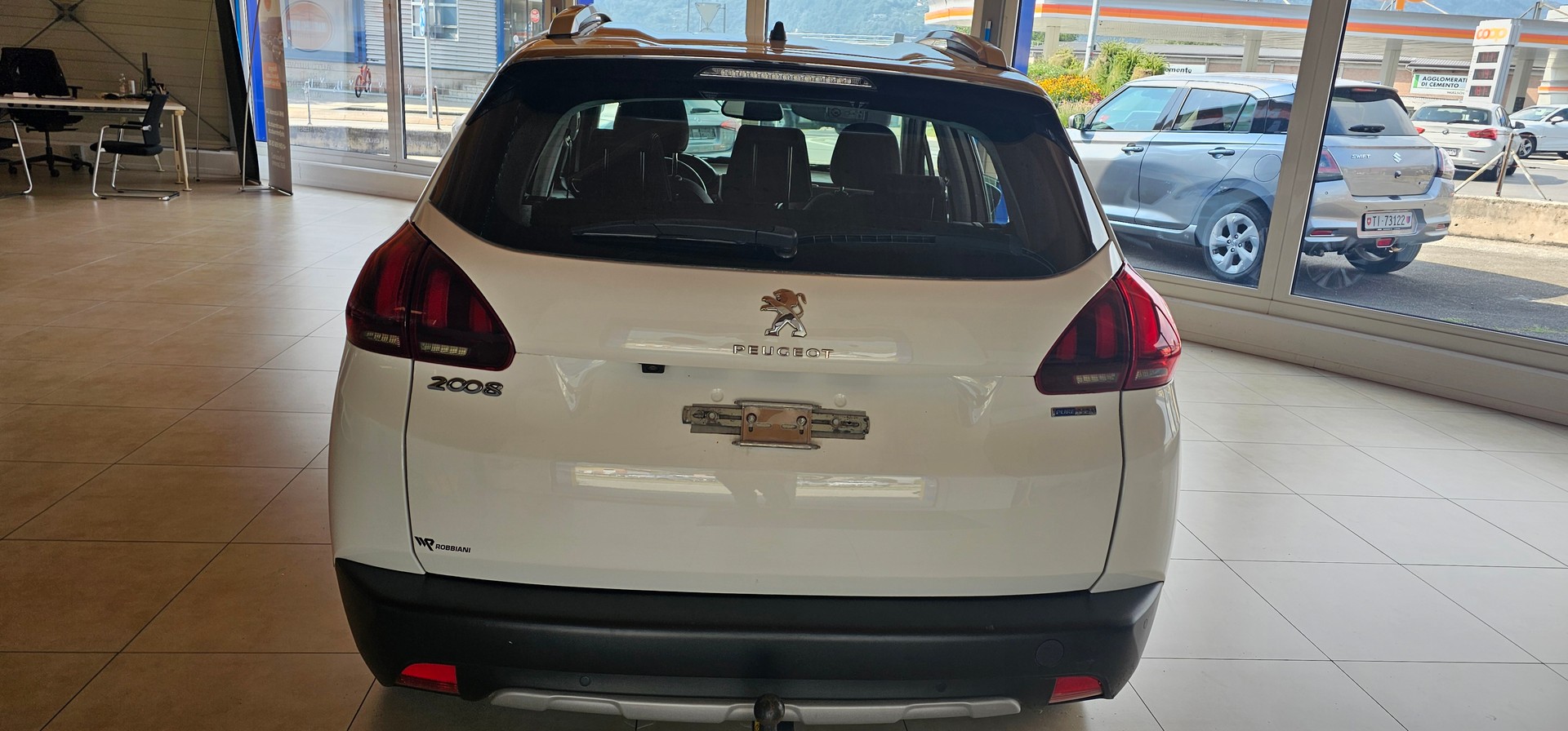 PEUGEOT 2008 1.2 PureTech Allure EAT6-image-3