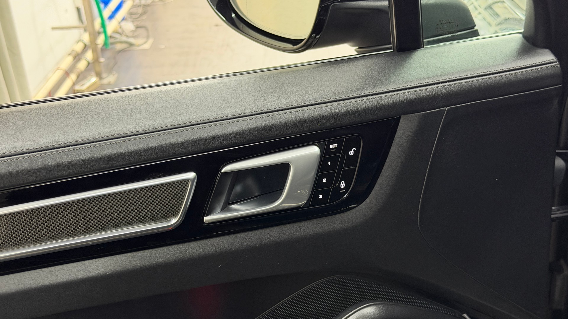 PORSCHE Cayenne E-Hybrid-image-16