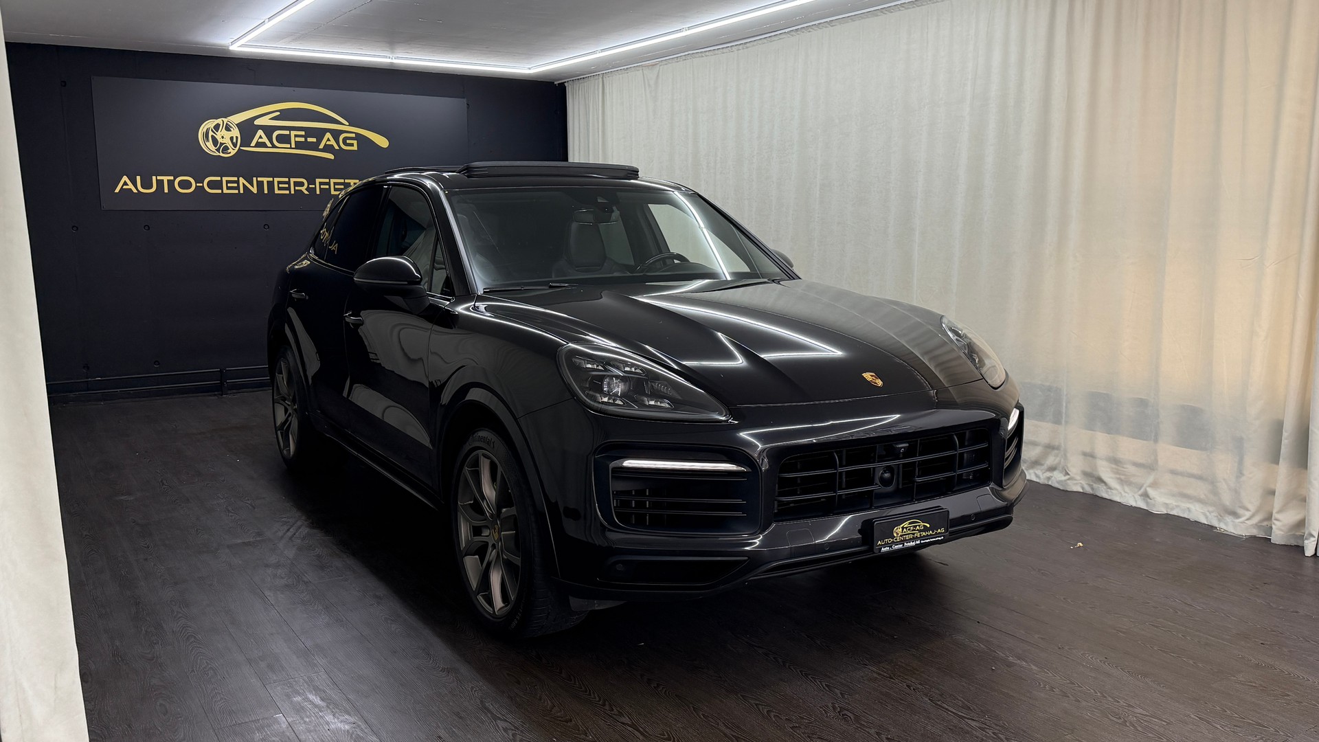 PORSCHE Cayenne E-Hybrid-image-2