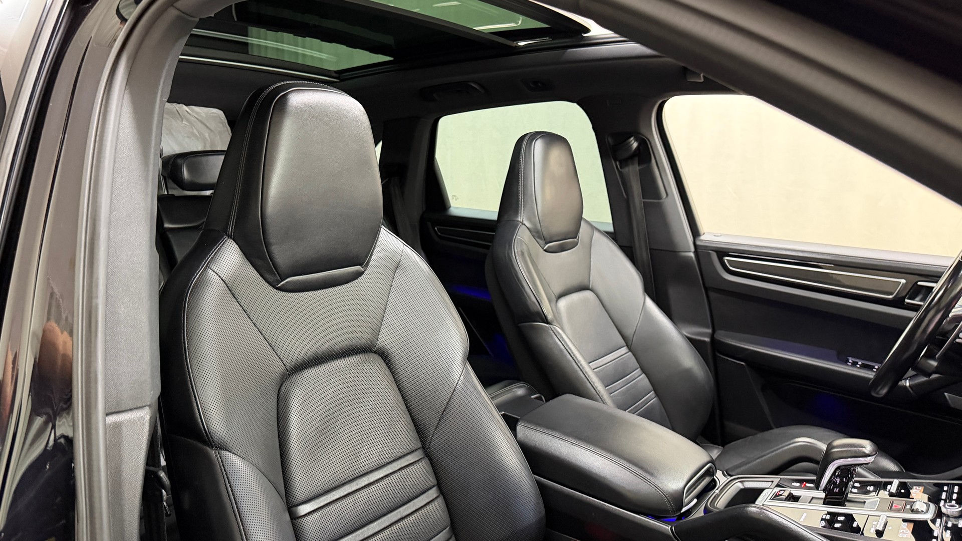 PORSCHE Cayenne E-Hybrid-image-12