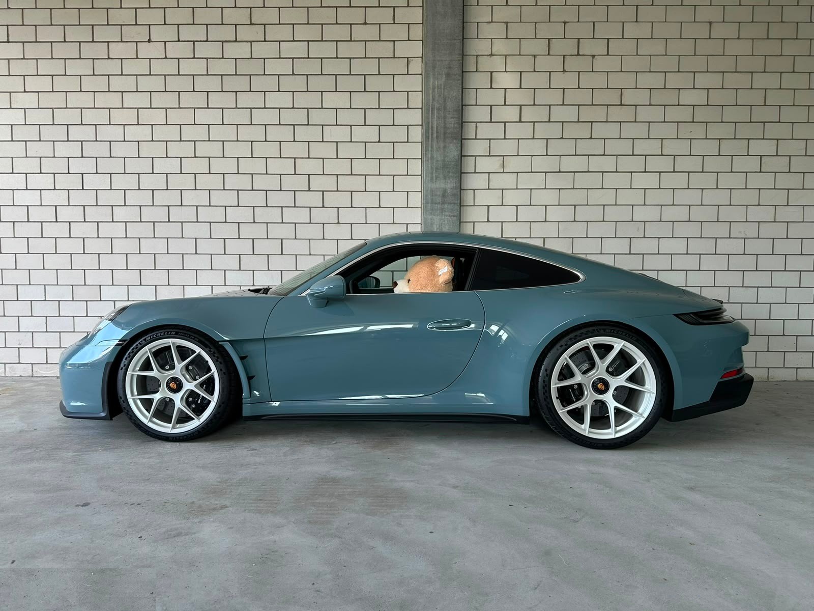 PORSCHE 911 S/T Sondermodell mit Heritage Design Paket "1 of 1.963"