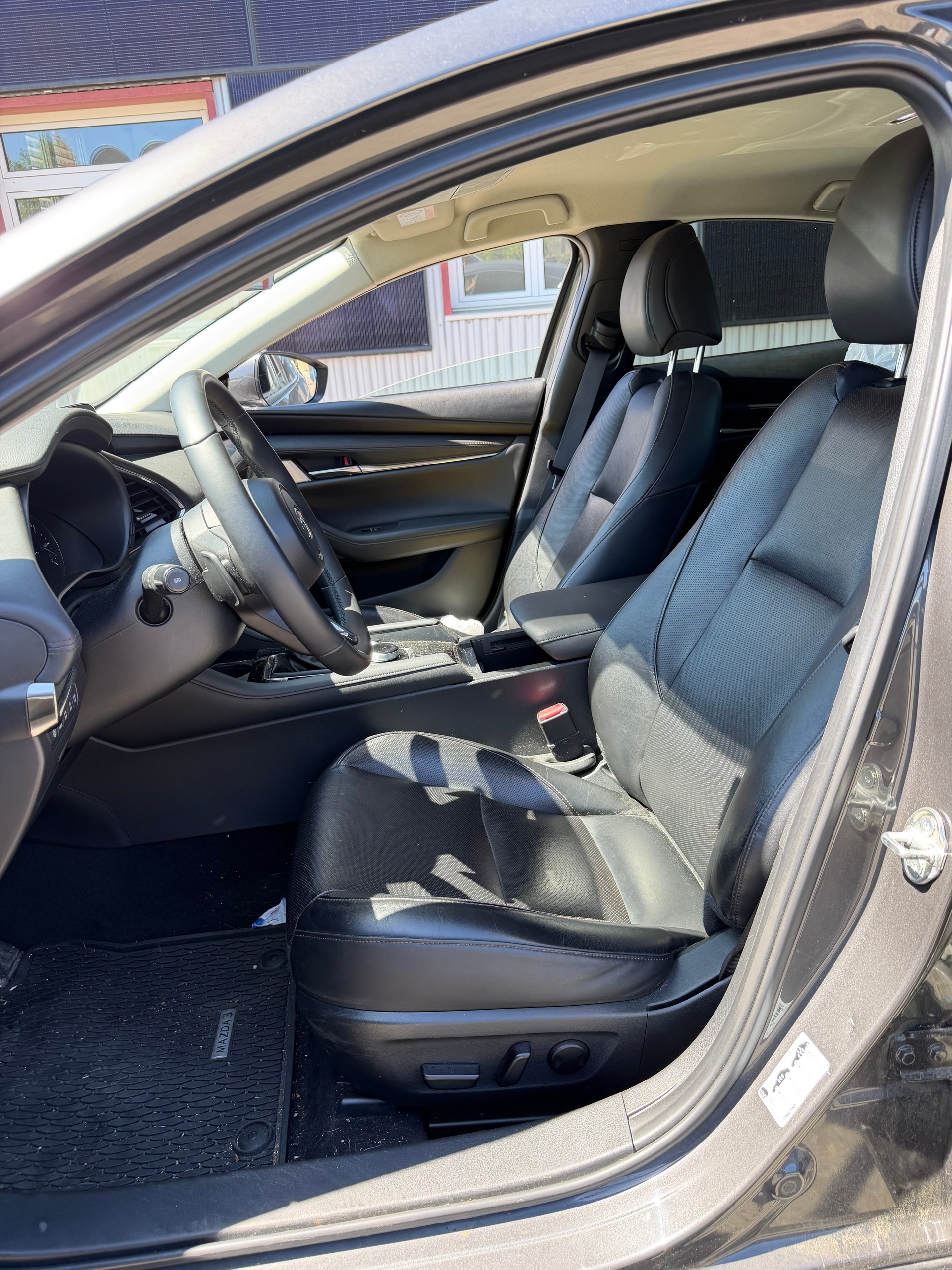 MAZDA 3 Sedan SKYACTIV-X M Hybrid 180 Revolution Automat-image-11