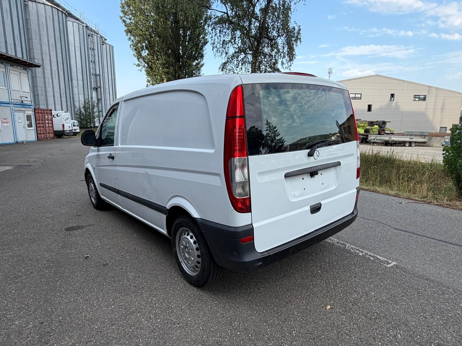 MERCEDES-BENZ Vito 109 CDI-image-4