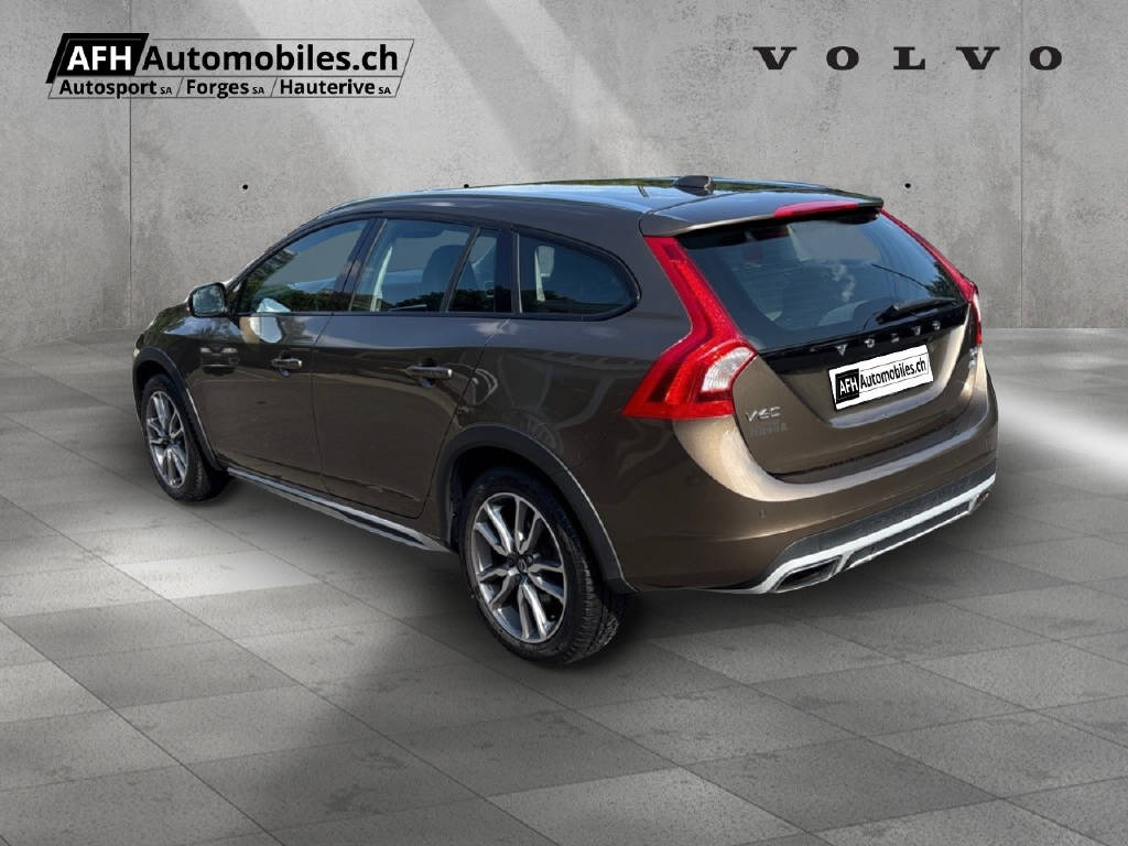 VOLVO V60 Cross Country 2.4 D4 AWD-image-6