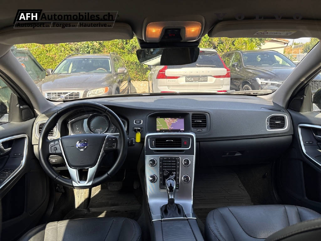 VOLVO V60 Cross Country 2.4 D4 AWD-image-10
