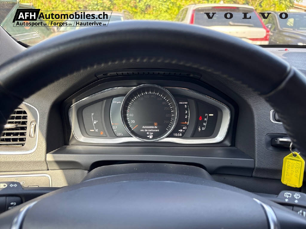 VOLVO V60 Cross Country 2.4 D4 AWD-image-11