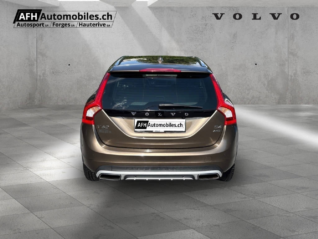 VOLVO V60 Cross Country 2.4 D4 AWD-image-7