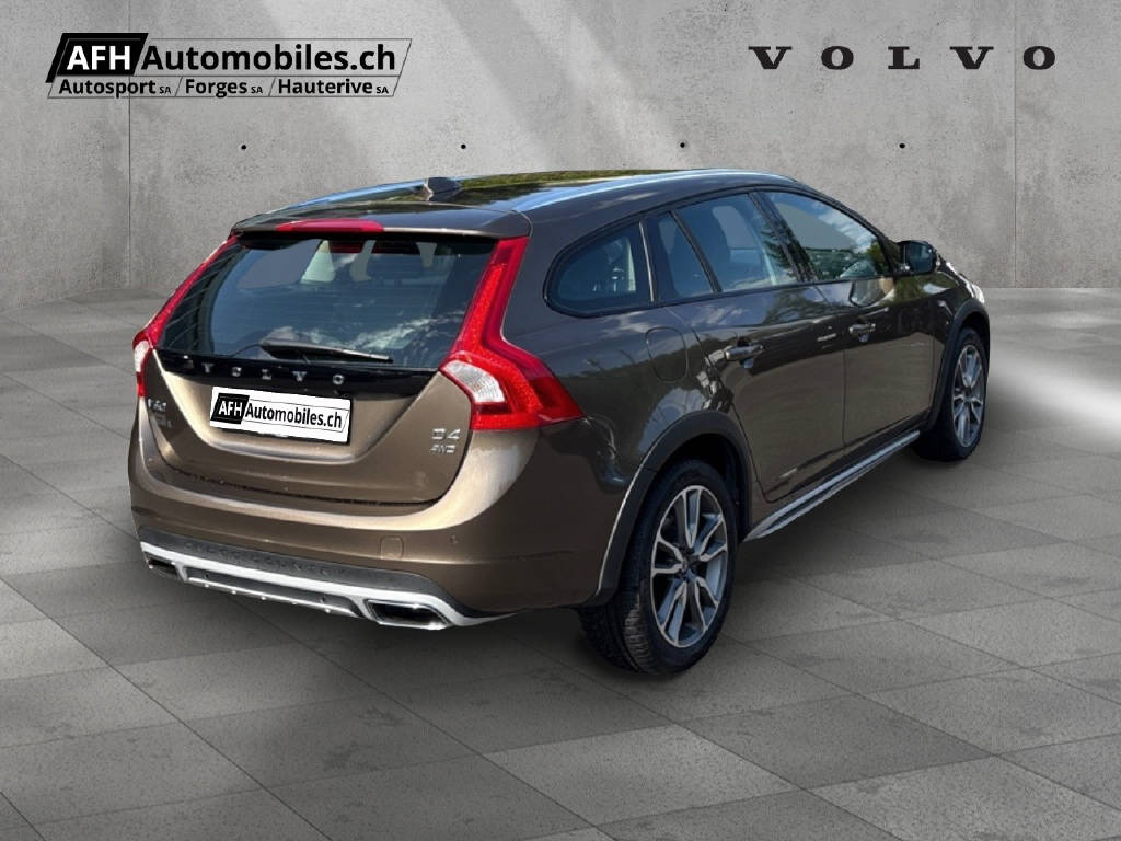 VOLVO V60 Cross Country 2.4 D4 AWD-image-5
