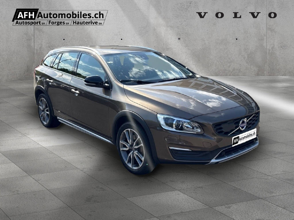 VOLVO V60 Cross Country 2.4 D4 AWD-image-1
