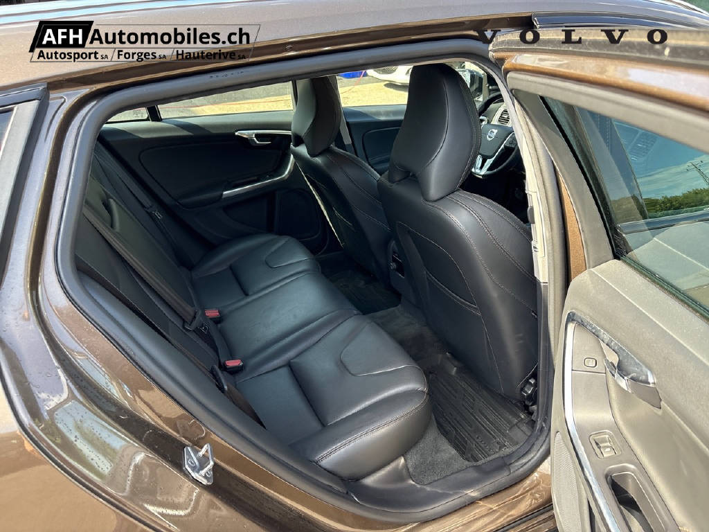 VOLVO V60 Cross Country 2.4 D4 AWD-image-13