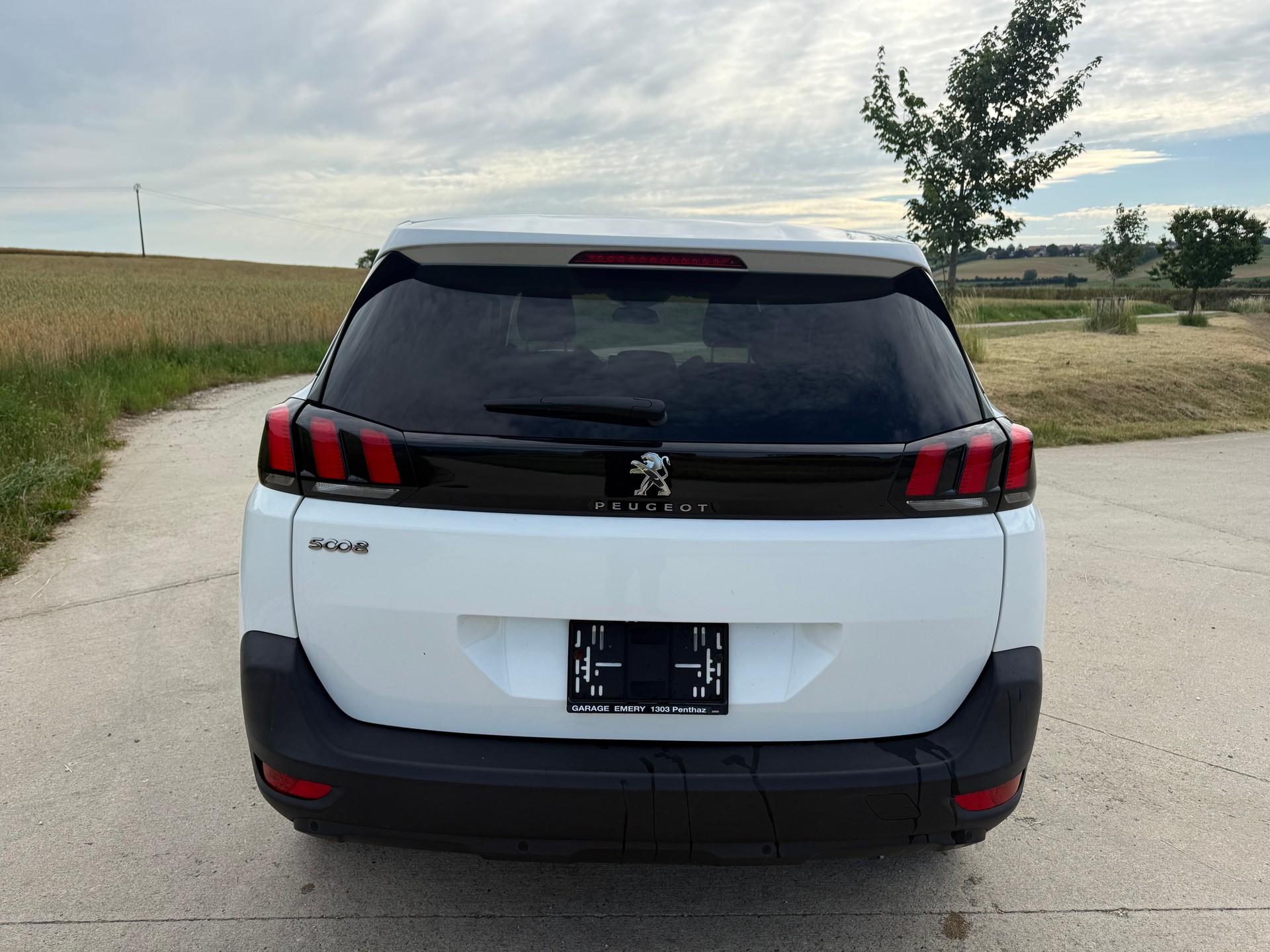 PEUGEOT 5008 1.5 BlueHDi Allure EAT-image-3