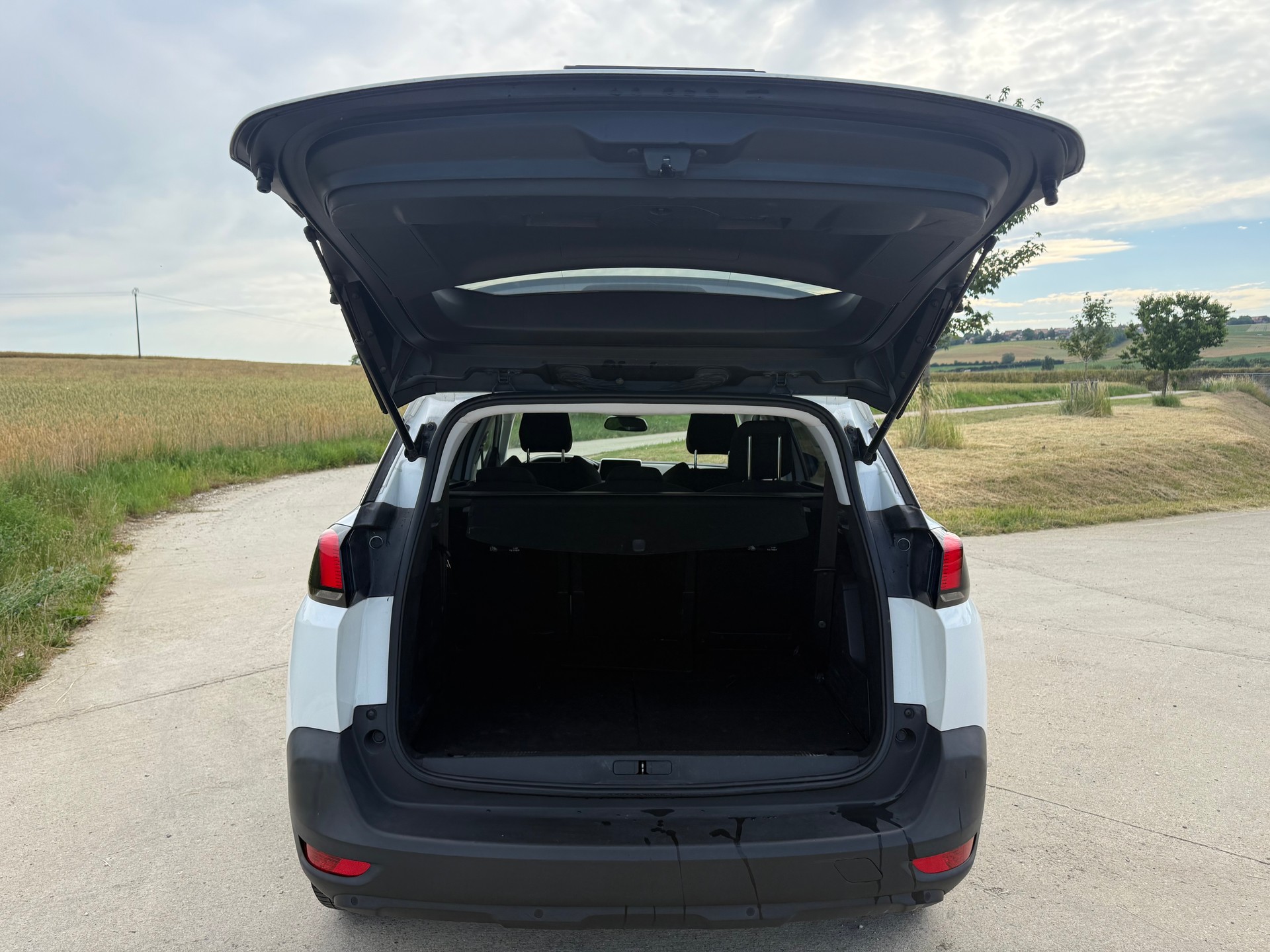 PEUGEOT 5008 1.5 BlueHDi Allure EAT-image-8
