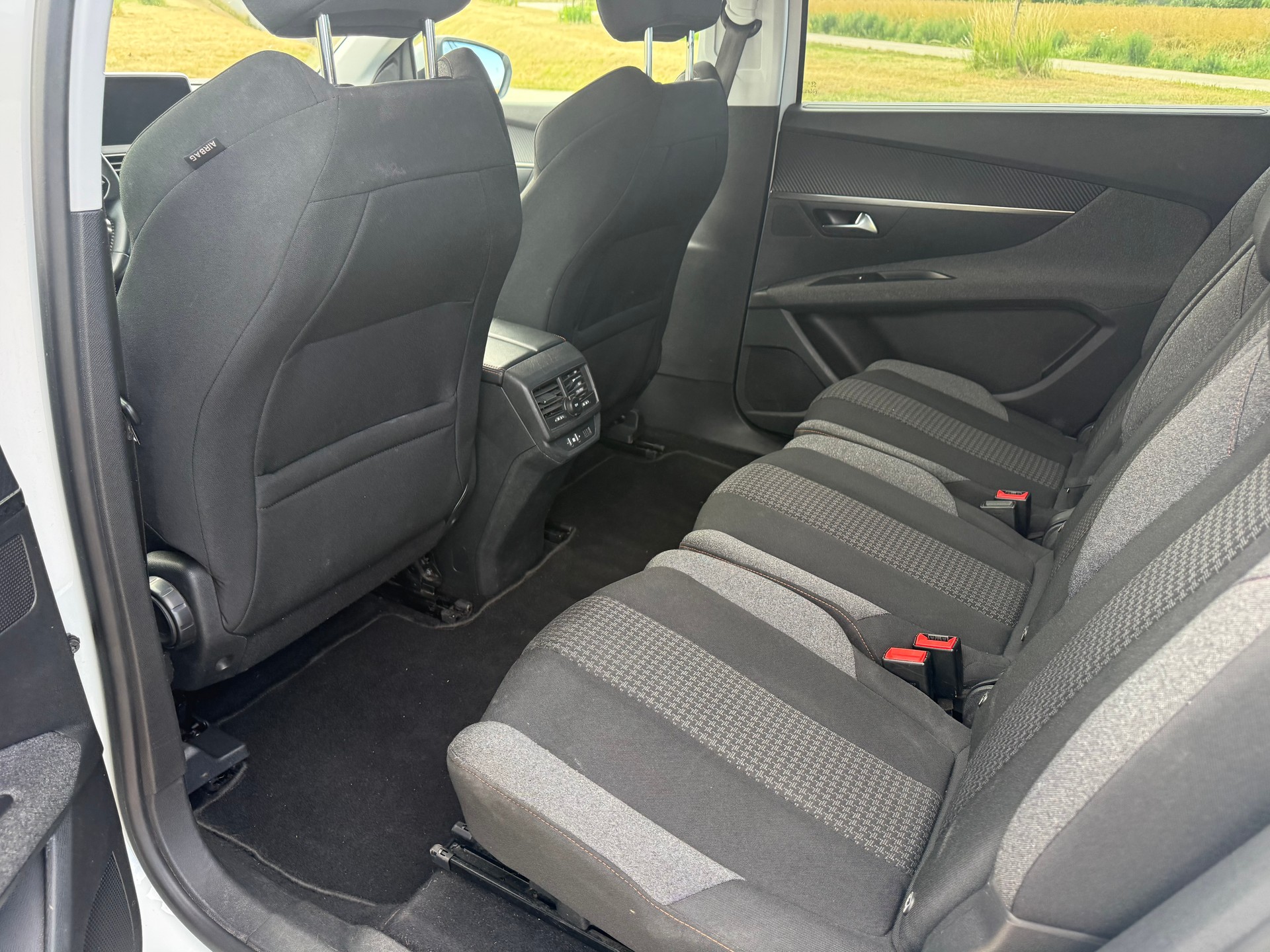 PEUGEOT 5008 1.5 BlueHDi Allure EAT-image-9