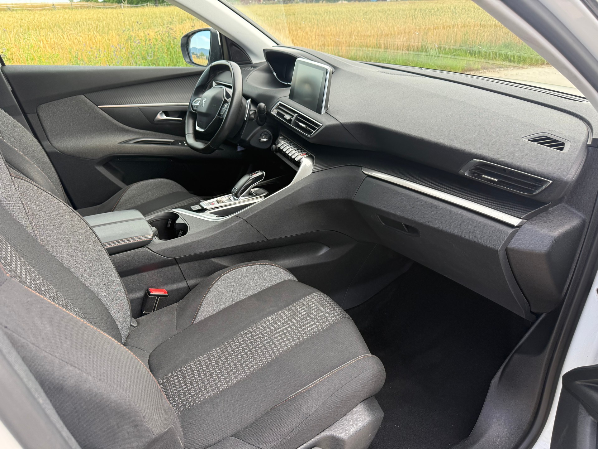 PEUGEOT 5008 1.5 BlueHDi Allure EAT-image-6
