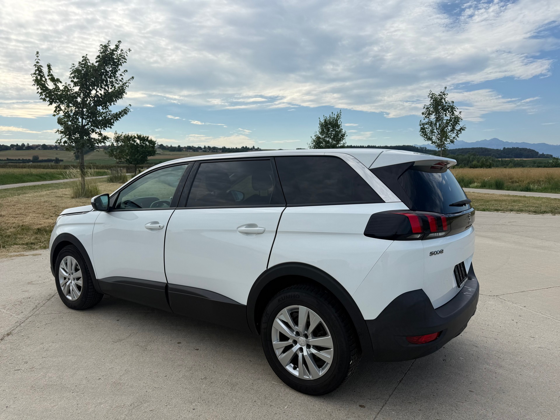 PEUGEOT 5008 1.5 BlueHDi Allure EAT-image-2