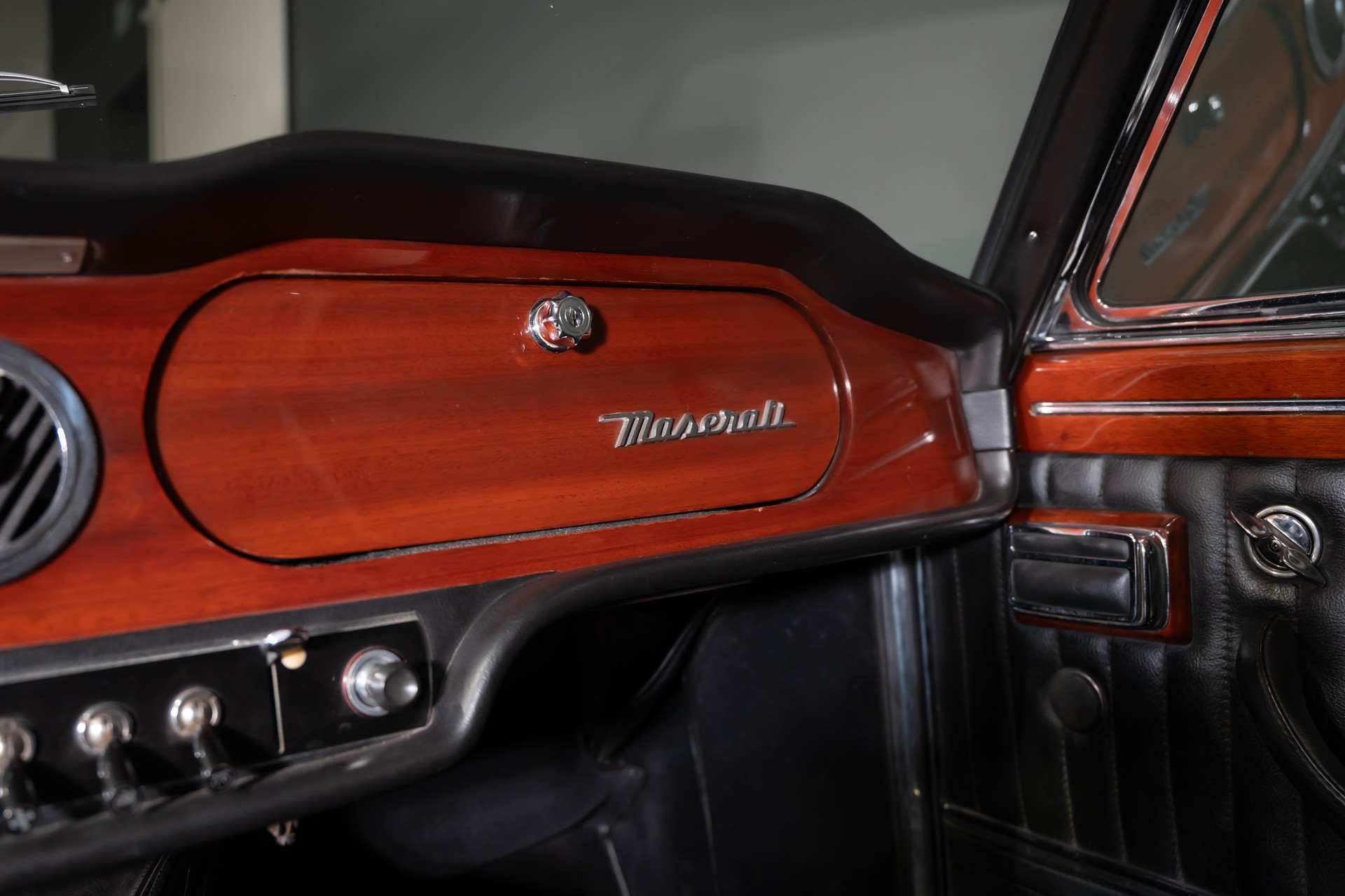 MASERATI Mexico 4.7 V8 by Vignale-image-22